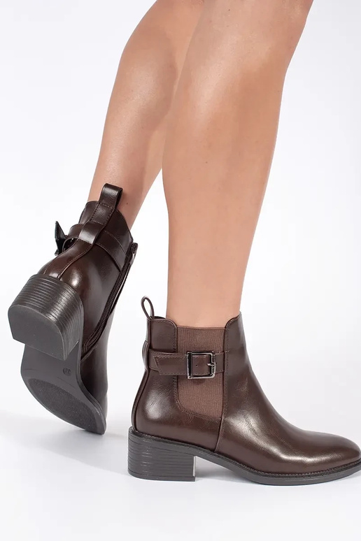 Botas Chelsea castanhas com fivela