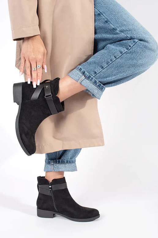 Botas de camurça preta para mulher...