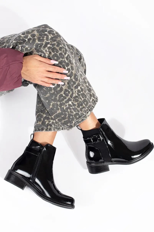 com efeito laca sapatos femininos pretos