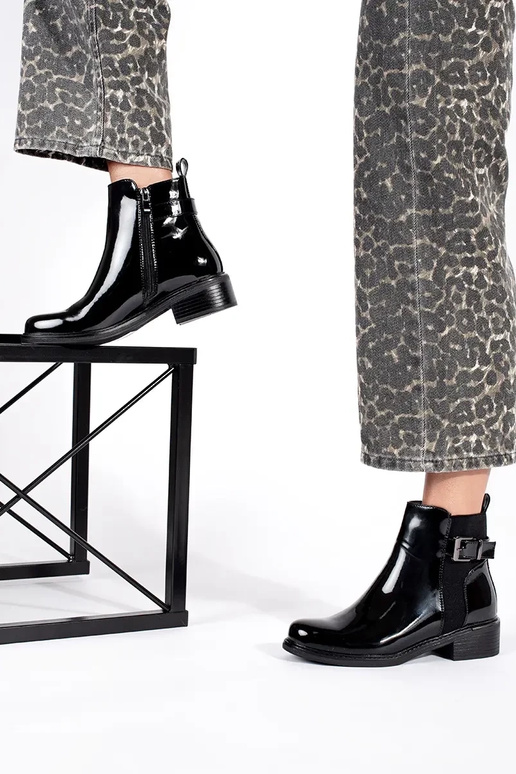 com efeito laca sapatos femininos pretos