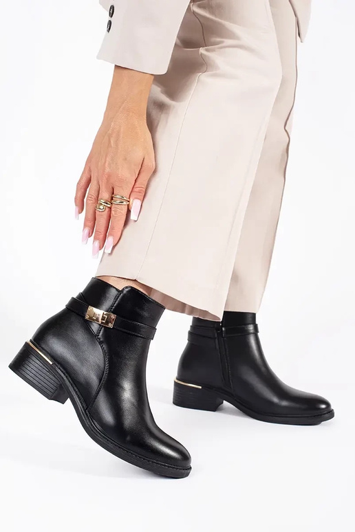 sapatos femininos pretos com...