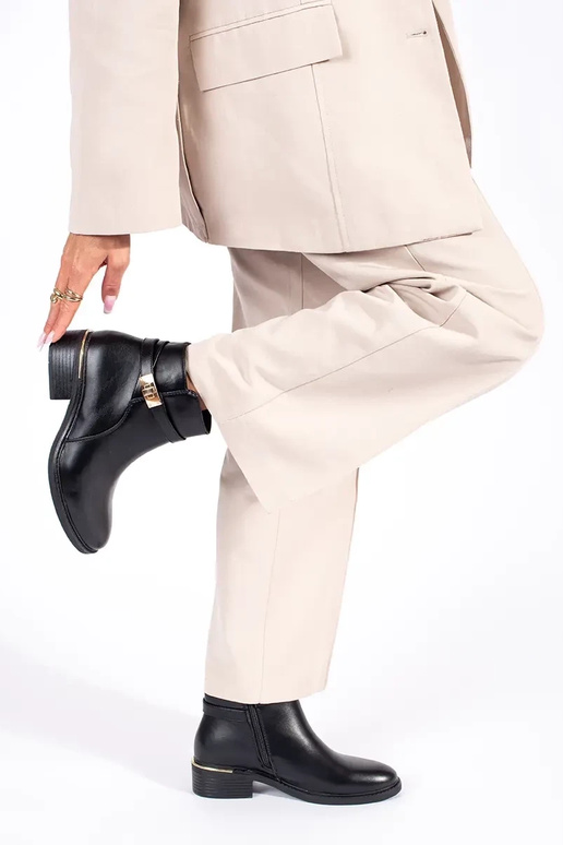 sapatos femininos pretos com...