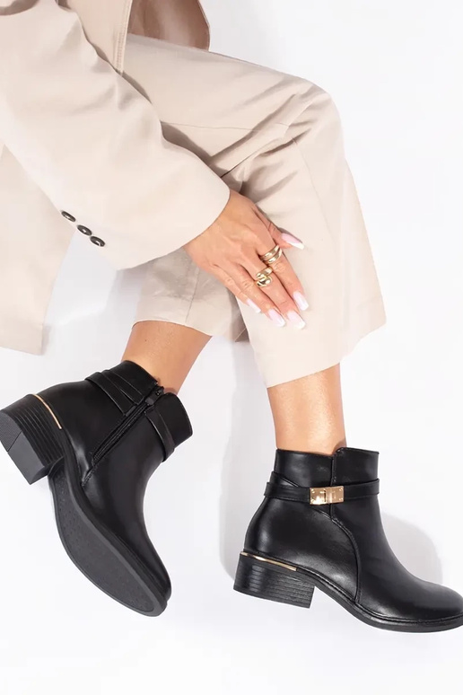 sapatos femininos pretos com...