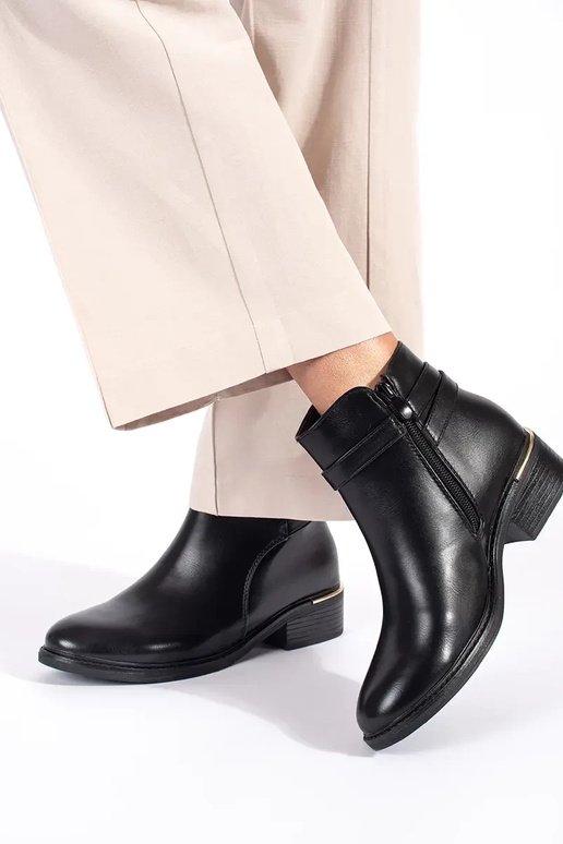 sapatos femininos pretos com...