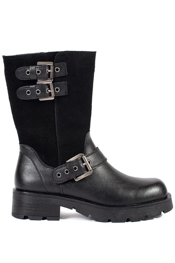 Sapatos de senhora em pele...