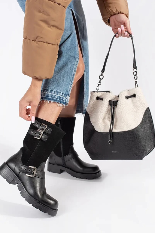 Sapatos de senhora em pele preta com...