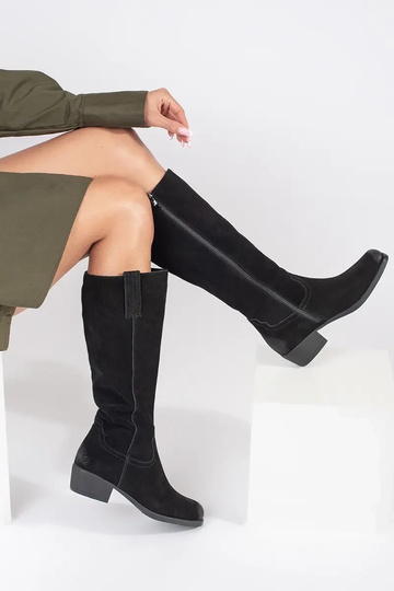Botas compridas em pele... 2