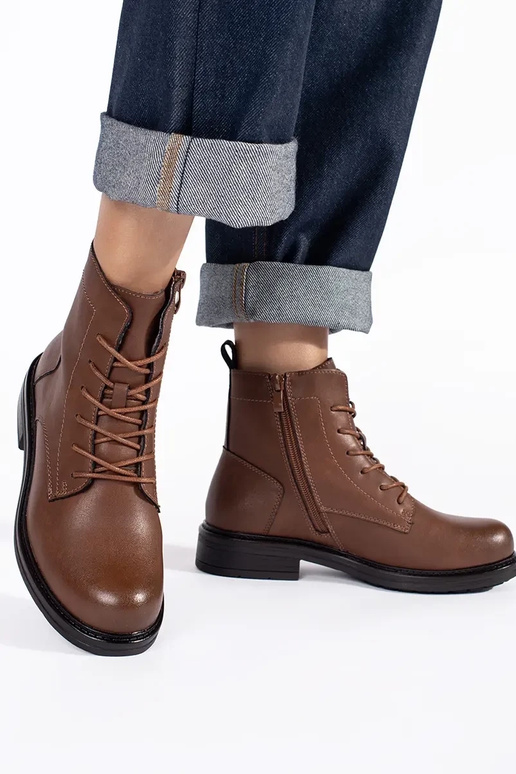 sapatos femininos marrons com cadarço...