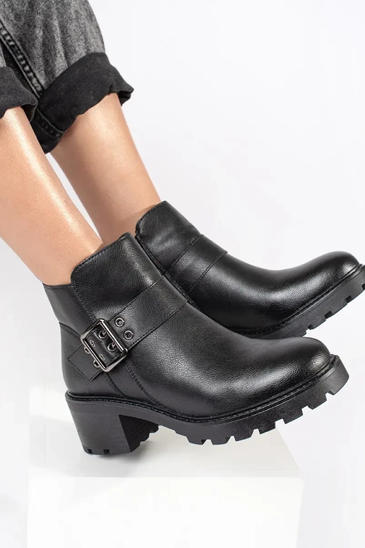 Sapatos de couro preto para mulher...