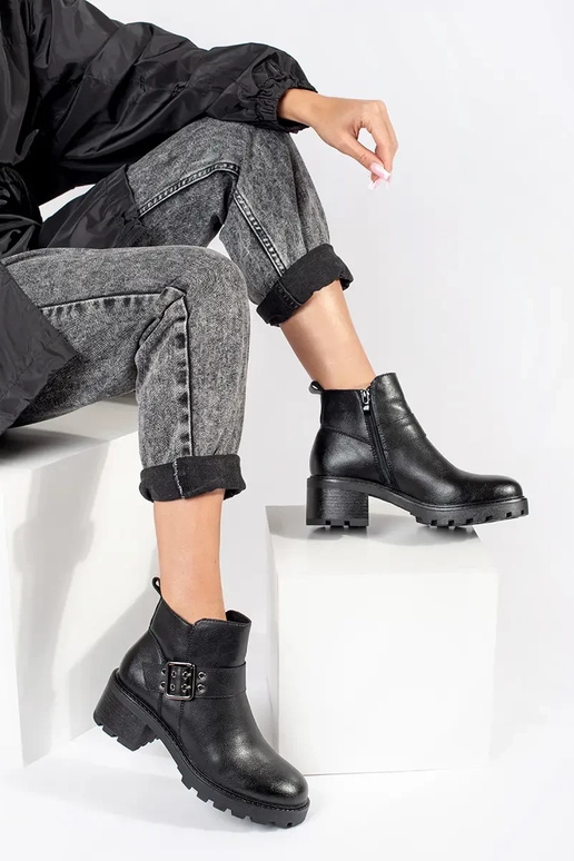 Sapatos de couro preto para mulher...