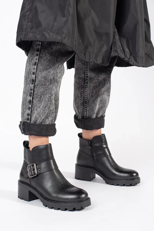 Sapatos de couro preto para mulher...