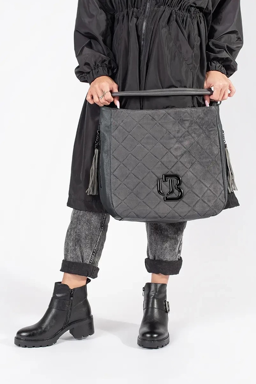 Sapatos de couro preto para mulher...