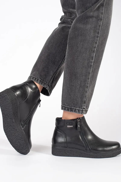 Sapatos de couro confortáveis pretos...