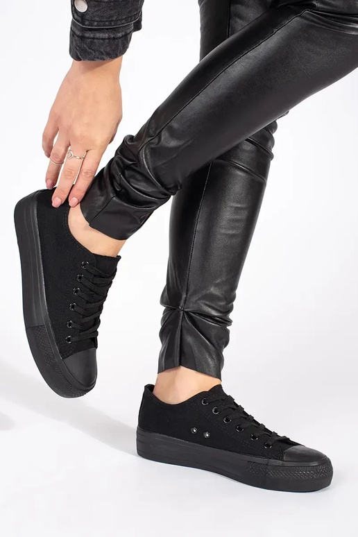 cor preta um clássico Sapatos... cor preta um clássico Sapatos...