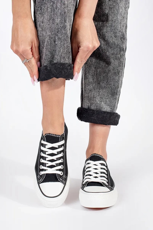 Sapatos de senhora clássicos pretos... Sapatos de senhora clássicos pretos...