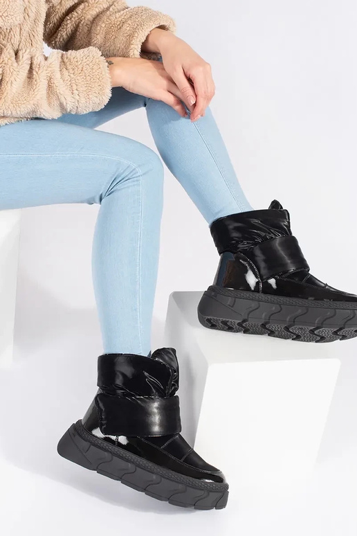 cor preta isolar Botas de neve...