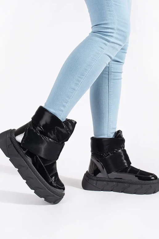 cor preta isolar Botas de neve...