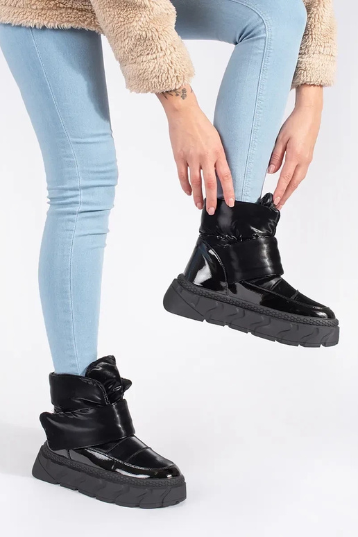 cor preta isolar Botas de neve...