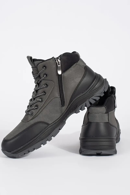 Botas de trekking em cinzento