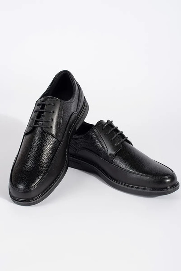 Ténis de atacadores pretos... 2