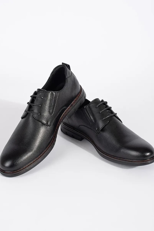 Ténis pretos com atacadores