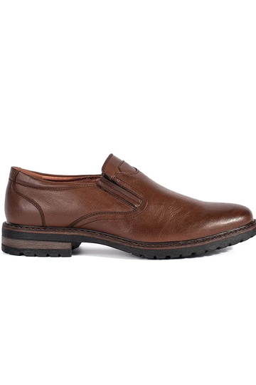 Ténis castanhos com botões