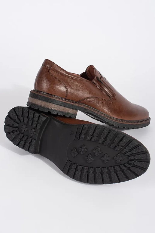 Ténis castanhos com botões