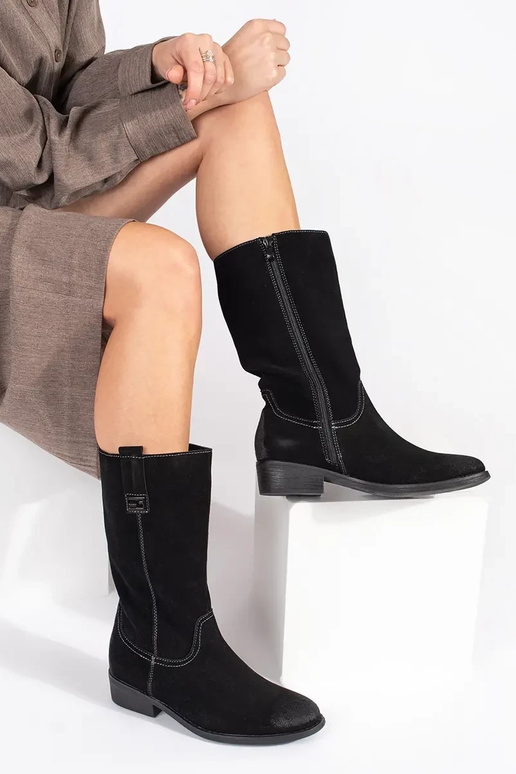 Botas longas de couro de cowboy preto... Botas longas de couro de cowboy preto...