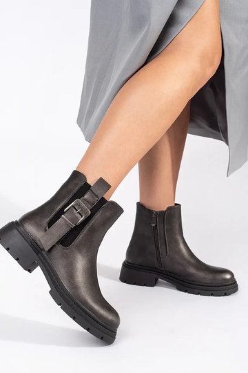 Sapatos castanhos escuros... 2