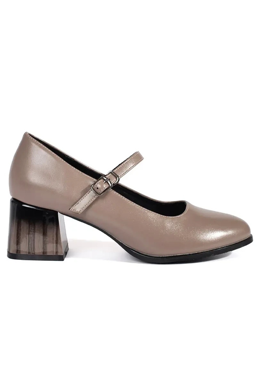 Sapatos de salto alto no calcanhar bege