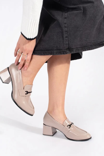 bege meio sapato mocassins... 2