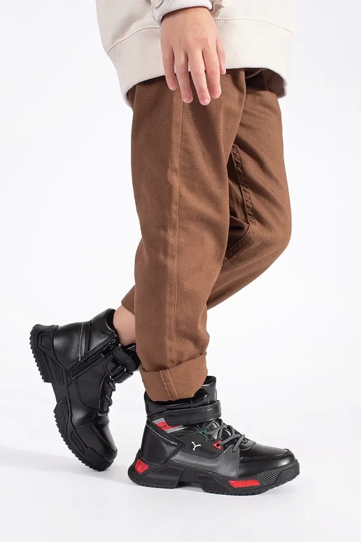 cor preta isolar trzeParaiki juvenil