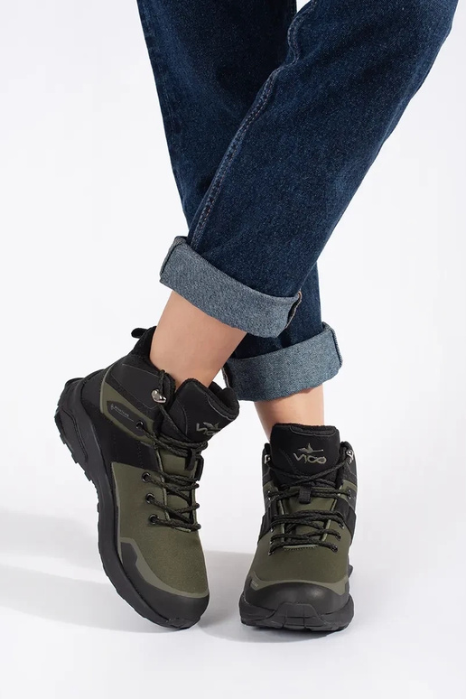 cor cáqui Sapatos de trekking isolar cor cáqui Sapatos de trekking isolar