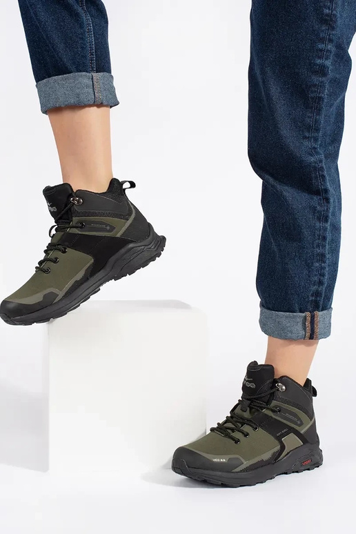 cor cáqui Sapatos de trekking isolar cor cáqui Sapatos de trekking isolar