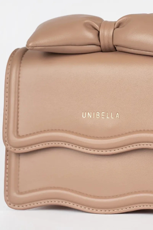 Pequeno bege bolsa elegante com um arco