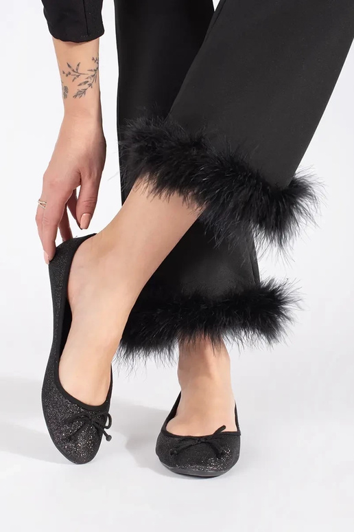 cor preta brilhante bailarinas com um...