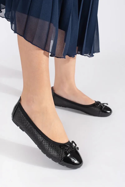 cor preta lacado bailarinas com um arco