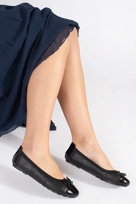 cor preta lacado bailarinas com um arco