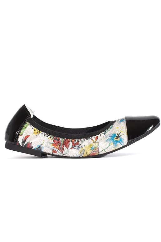 Sapatilhas com bico de verniz em cor... Sapatilhas com bico de verniz em cor...