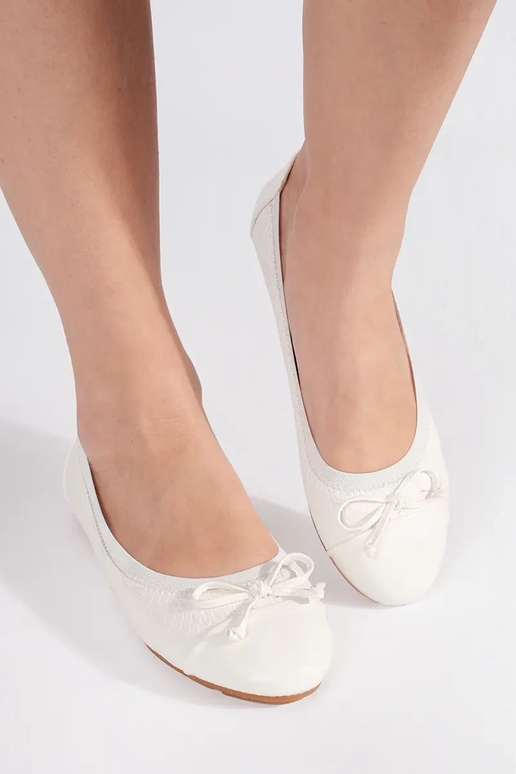 cor branca lacado bailarinas com um arco cor branca lacado bailarinas com um arco