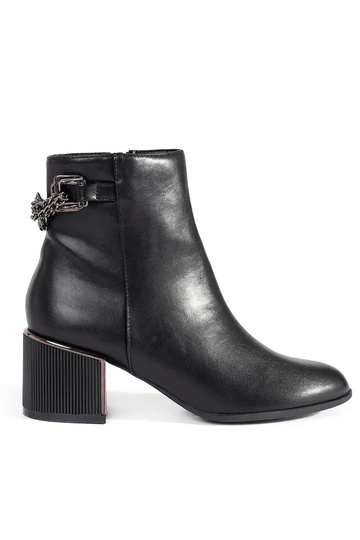 Sapatos femininos pretos...