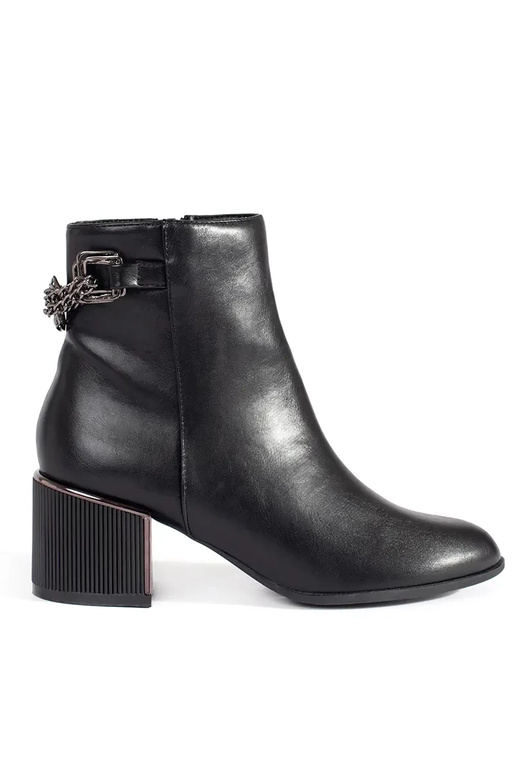 Sapatos femininos pretos com salto...