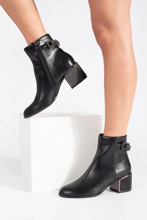 Sapatos femininos pretos com salto...