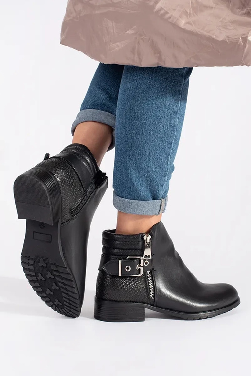 Sapatos femininos pretos planos