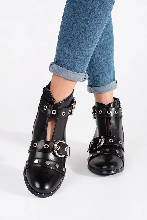 Botas pretas z com detalhes e adornos...