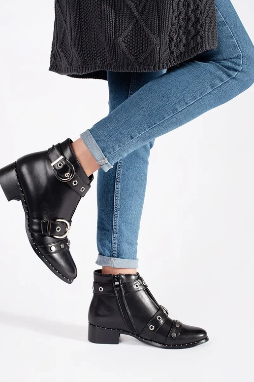 Botas pretas z com detalhes e adornos...