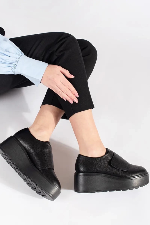 Sapatos de salto alto na cor preta