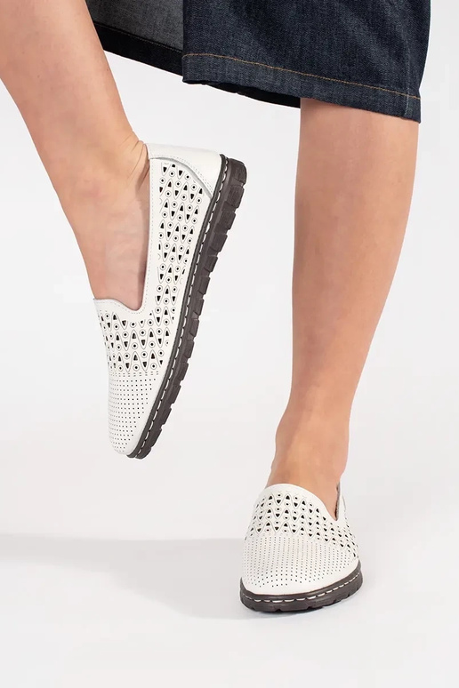 Sapatos brancos com recortes Sapatos brancos com recortes