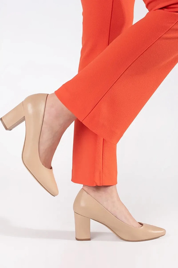 Sapatos altos em areia 2