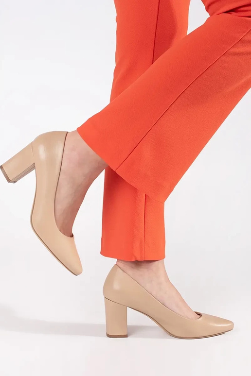 Sapatos altos em areia